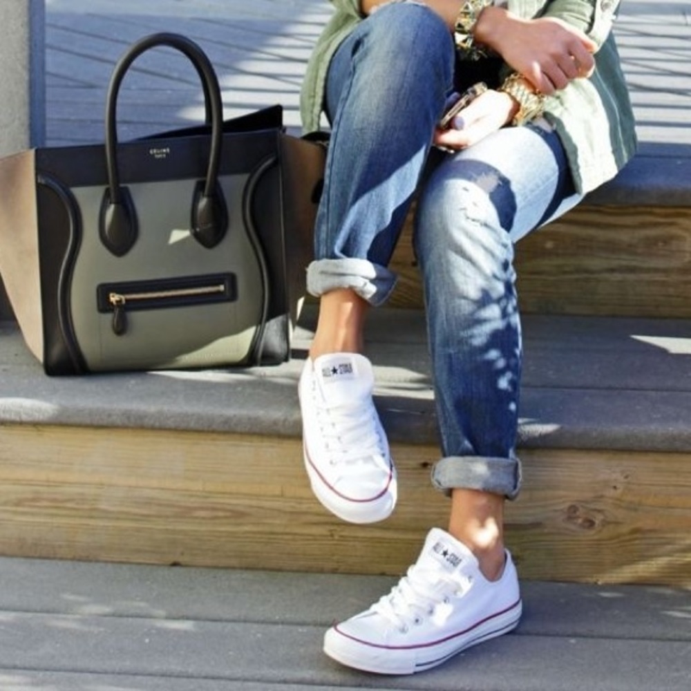 WHITE LOW TOP CONVERSE